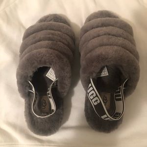UGG Fluff Yeah Slippers Slide  Women’s Size 8. Excellent condition